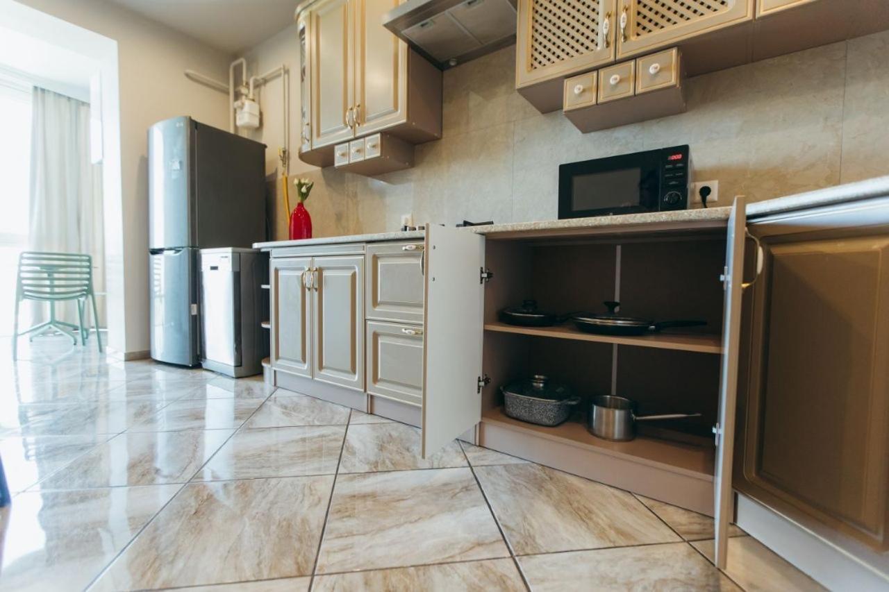 Atlant Luxury Big Family Apart On Golovna З Двома Окремими Спальнями Навпроти Тц Депот Безконтактне Заселення Czernowitz Exterior foto