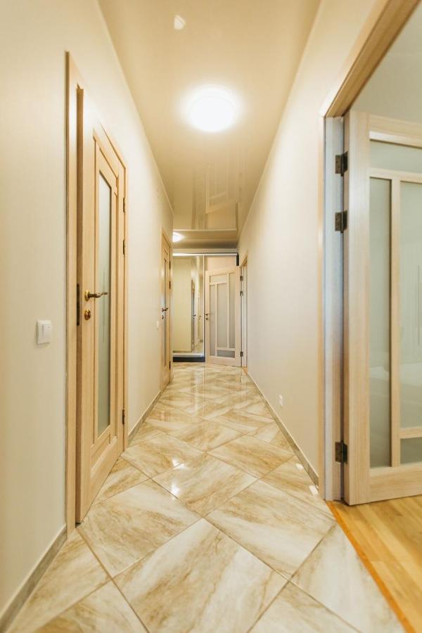 Atlant Luxury Big Family Apart On Golovna З Двома Окремими Спальнями Навпроти Тц Депот Безконтактне Заселення Czernowitz Exterior foto